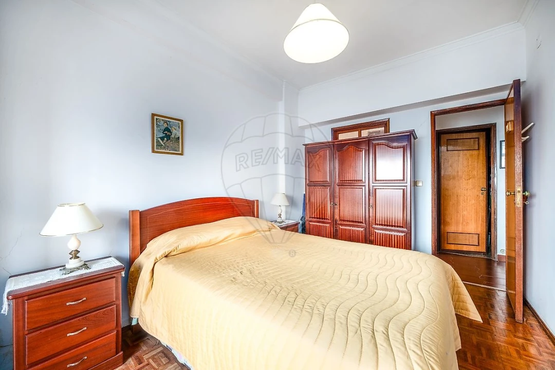 Apartamento T2 para Venda em Agualva e Mira-Sintra Foto 10