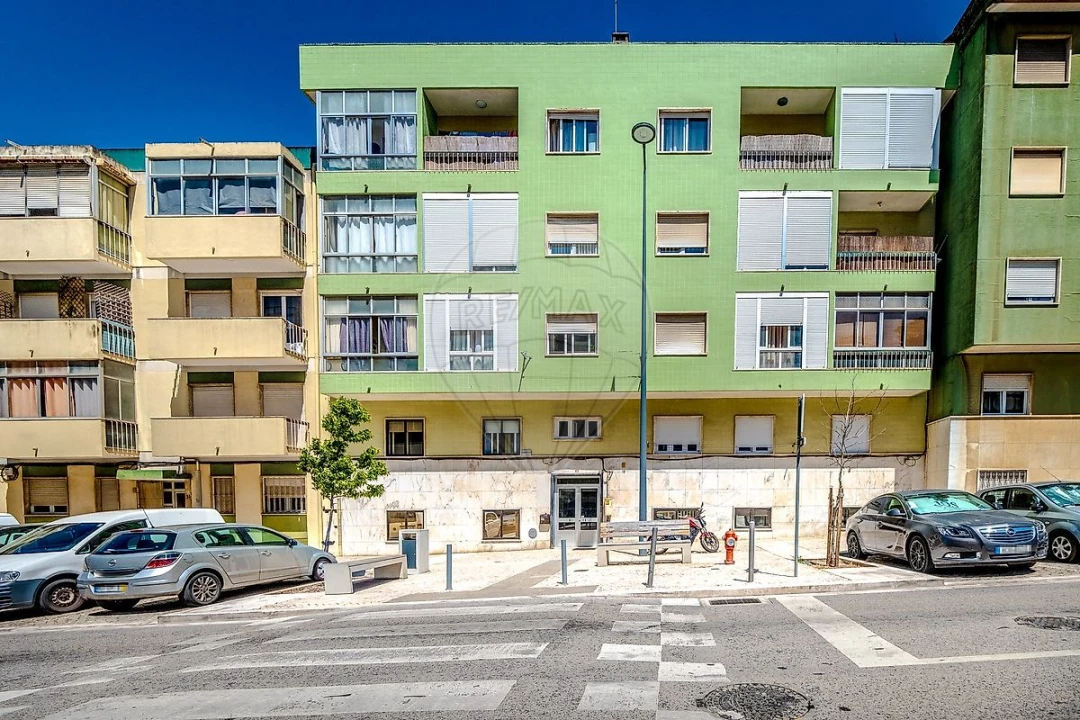 Apartamento T2 para Venda em Agualva e Mira-Sintra Foto 12