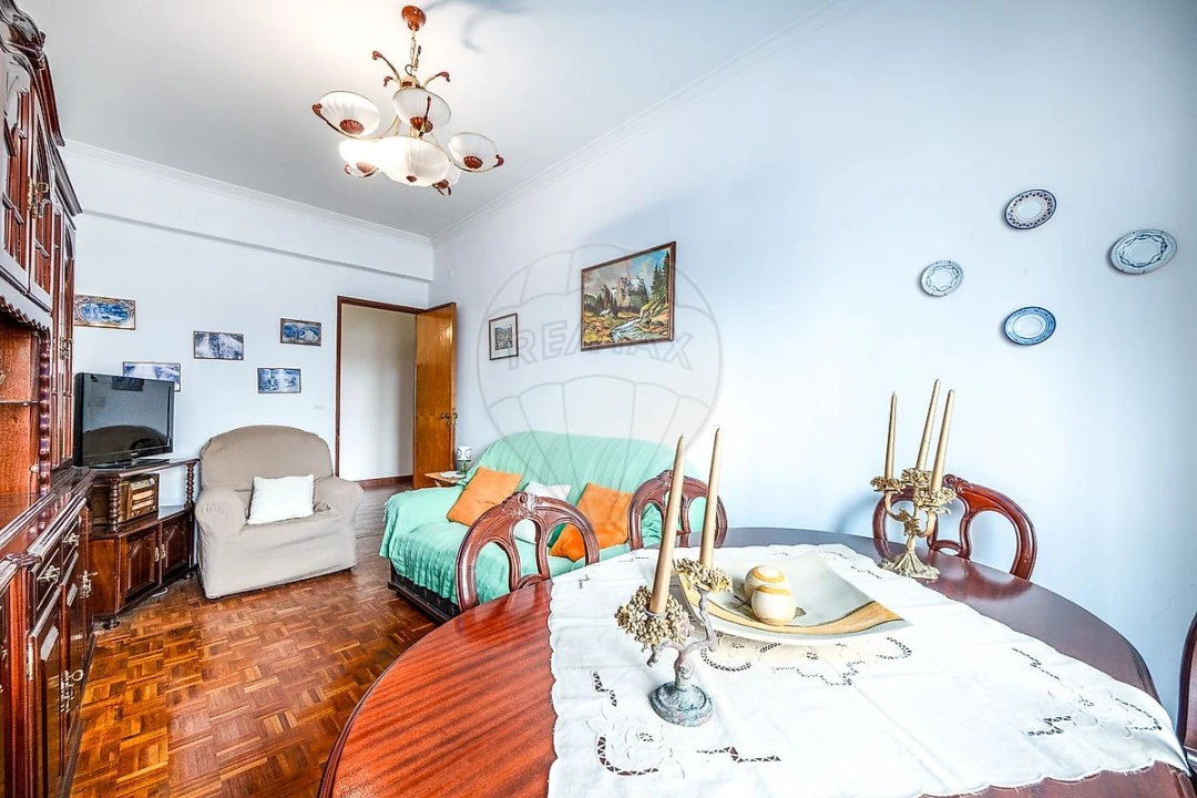 Apartamento T2 para Venda em Agualva e Mira-Sintra Foto 2