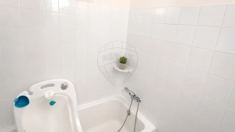Apartamento T2 para Venda em Massamá e Monte Abraão