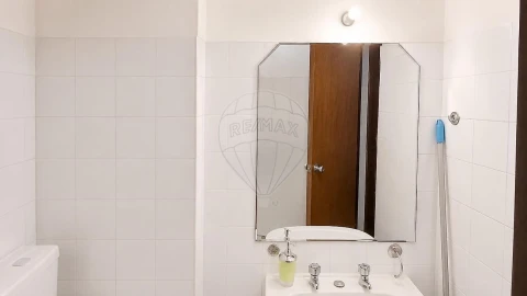 Apartamento T2 para Venda em Massamá e Monte Abraão