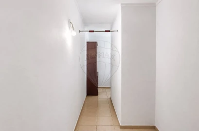 Apartamento T2 para Venda em Massamá e Monte Abraão