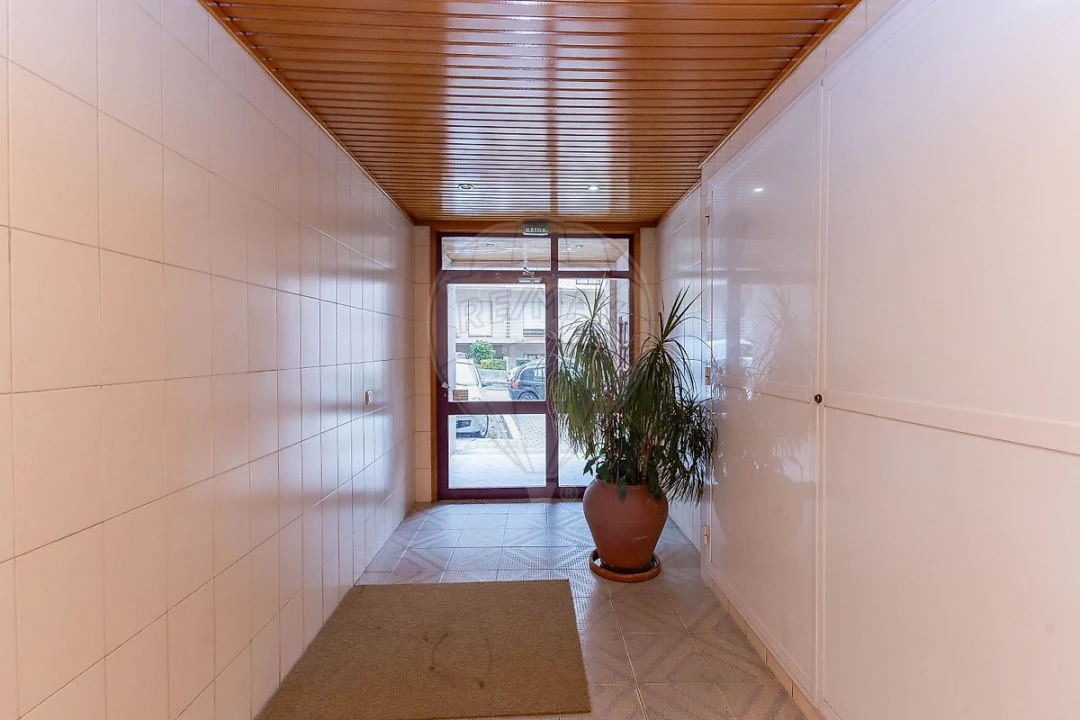 Apartamento T2 para Venda em Canelas Foto 1