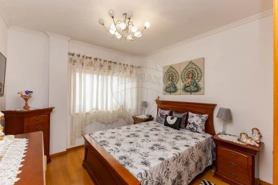 Apartamento T2 para Venda em Canelas