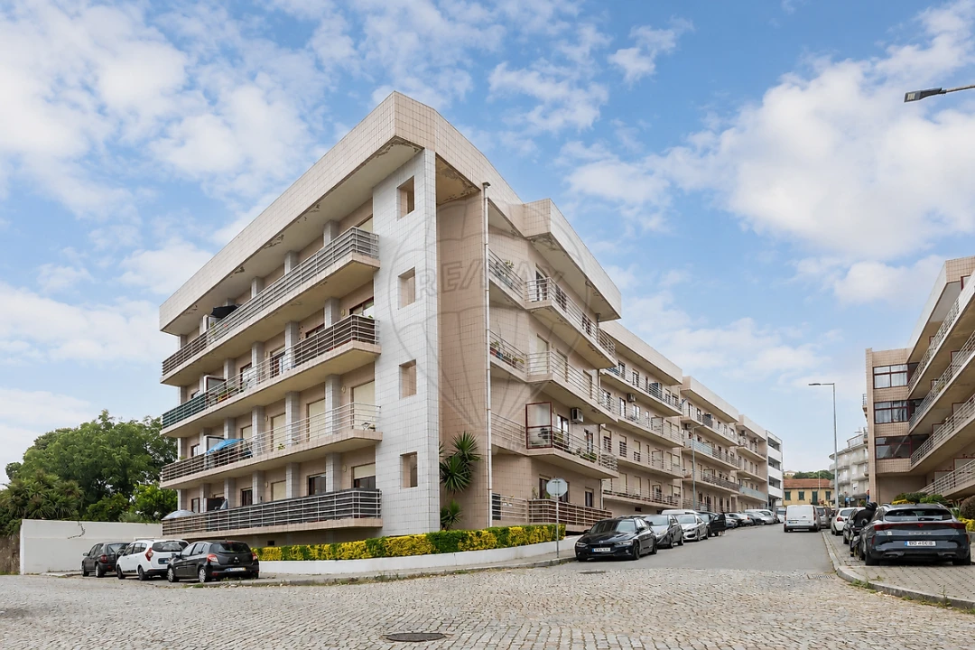 Apartamento T2 para Venda em Canelas Foto 25