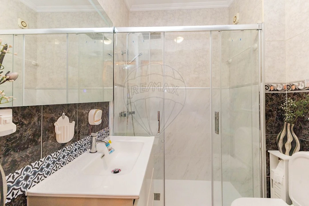 Apartamento T2 para Venda em Canelas Foto 18