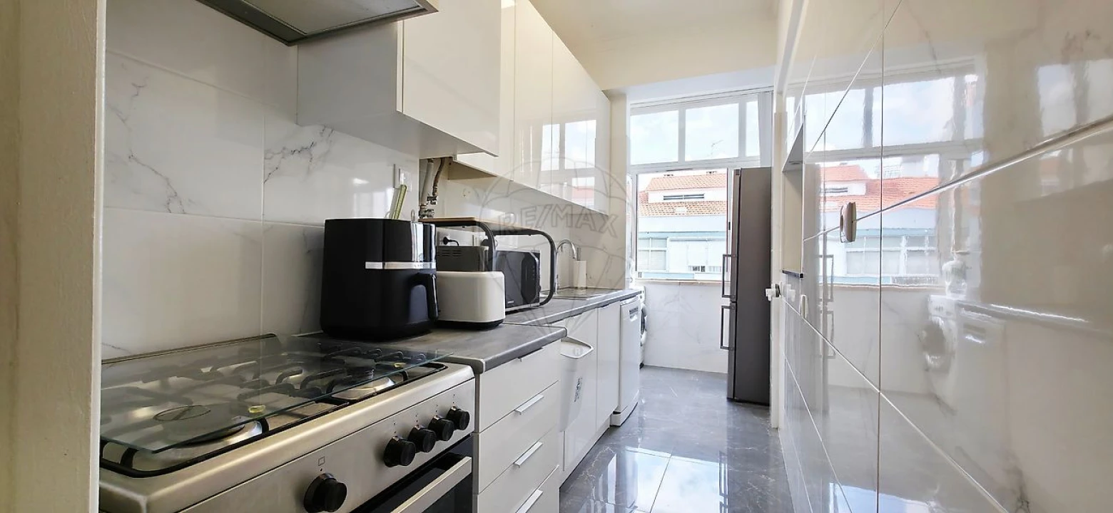 Apartamento T1 para Venda em Águas Livres Foto 1
