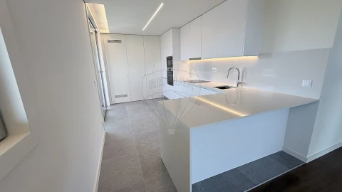Apartamento T4 para Venda em Cidade da Maia