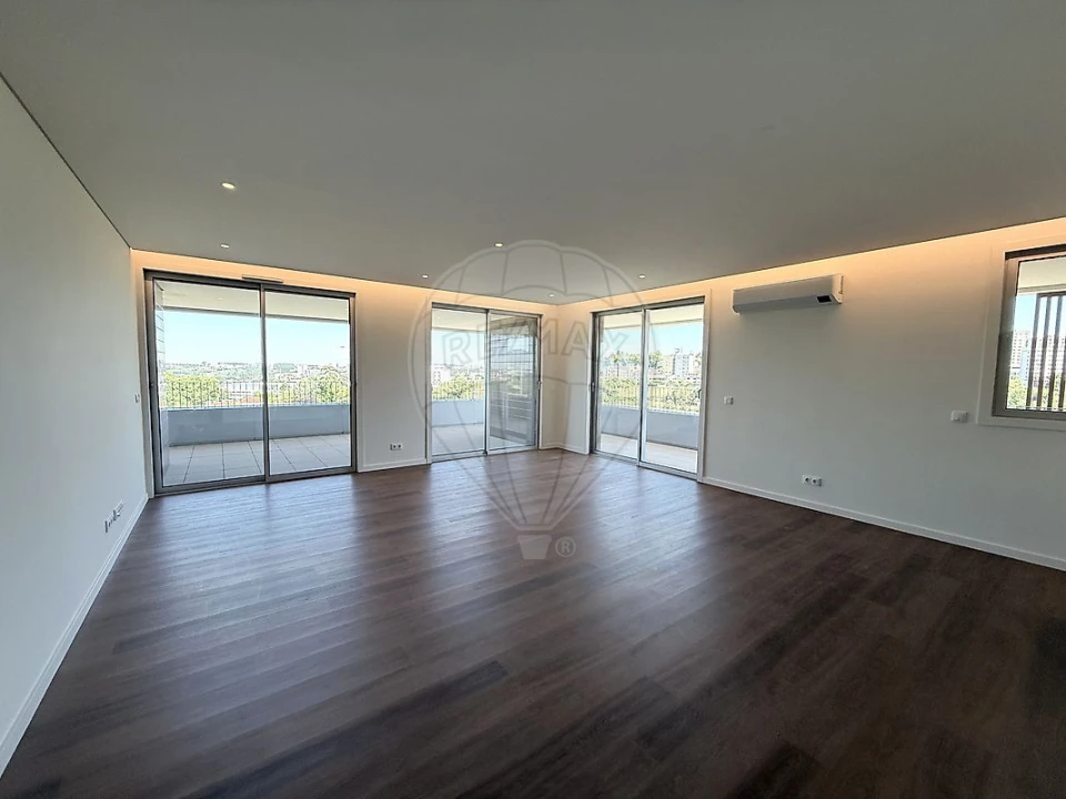 Apartamento T4 para Venda em Cidade da Maia Foto 10