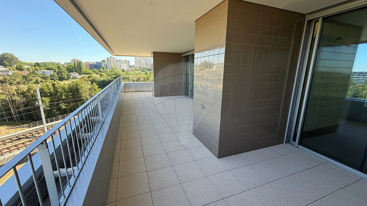 Apartamento T4 para Venda em Cidade da Maia Foto 9