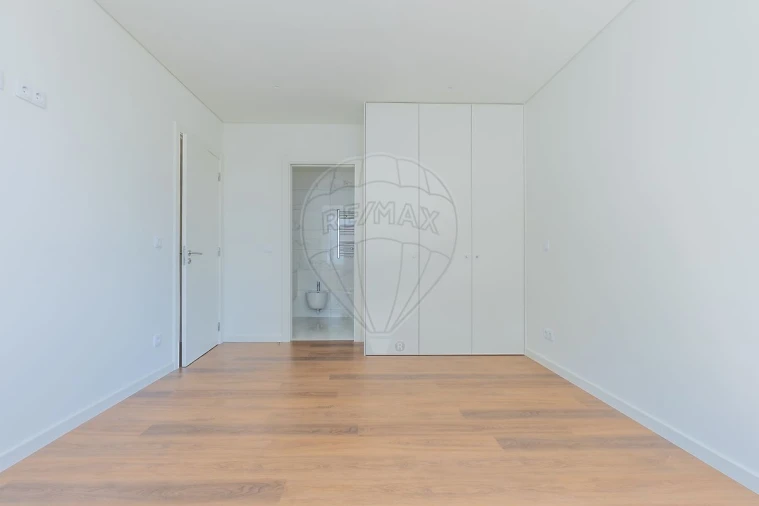 Apartamento T4 para Venda em Cidade da Maia Foto 32