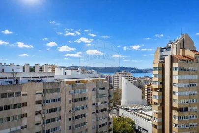 Apartamento T5 para Venda em Algés, Linda-A-Velha e Cruz Quebrada-Dafundo