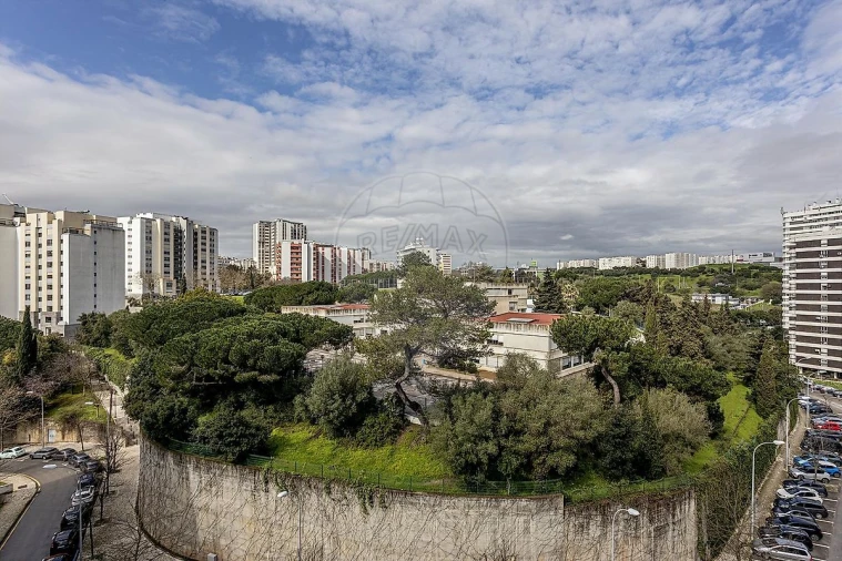 Apartamento T5 para Venda em Algés, Linda-A-Velha e Cruz Quebrada-Dafundo Foto 14
