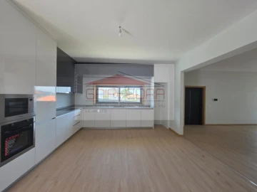 Moradia T4 para Venda em Margaride, Várzea, Lagares, Varziela, Moure