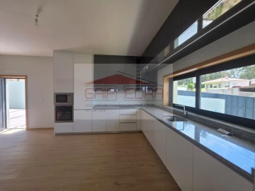 Moradia T4 para Venda em Margaride, Várzea, Lagares, Varziela, Moure