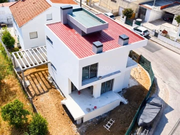 Moradia T3 para Venda em Charneca de Caparica e Sobreda