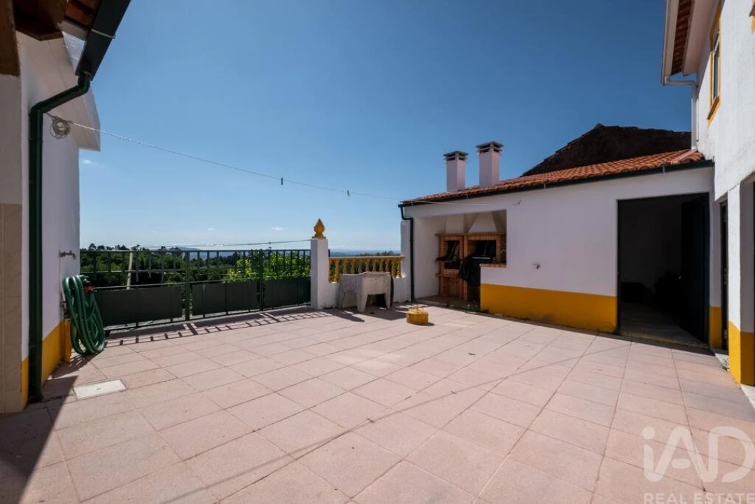 Moradia T3 para Venda em Vila Nova Foto 23