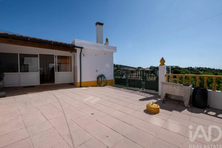 Moradia T3 para Venda em Vila Nova Foto 27