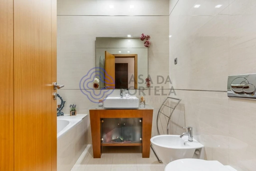 Apartamento T3 para Venda em Ruivães e Novais Foto 9