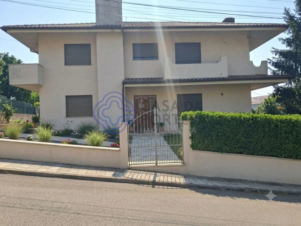 Moradia T3 para Venda em Rebordosa Foto 1