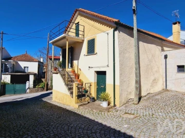 Moradia T2 para Venda em Currelos, Papízios e Sobral