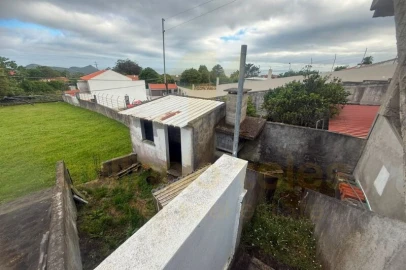 Moradia T4 para Venda em Posto Santo