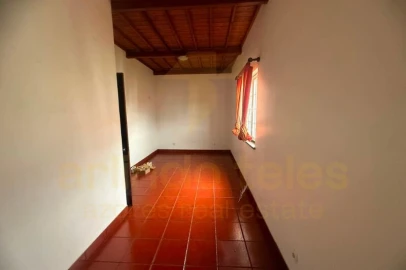 Moradia T4 para Venda em Posto Santo
