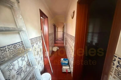 Moradia T4 para Venda em Posto Santo