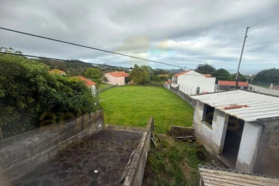 Moradia T4 para Venda em Posto Santo