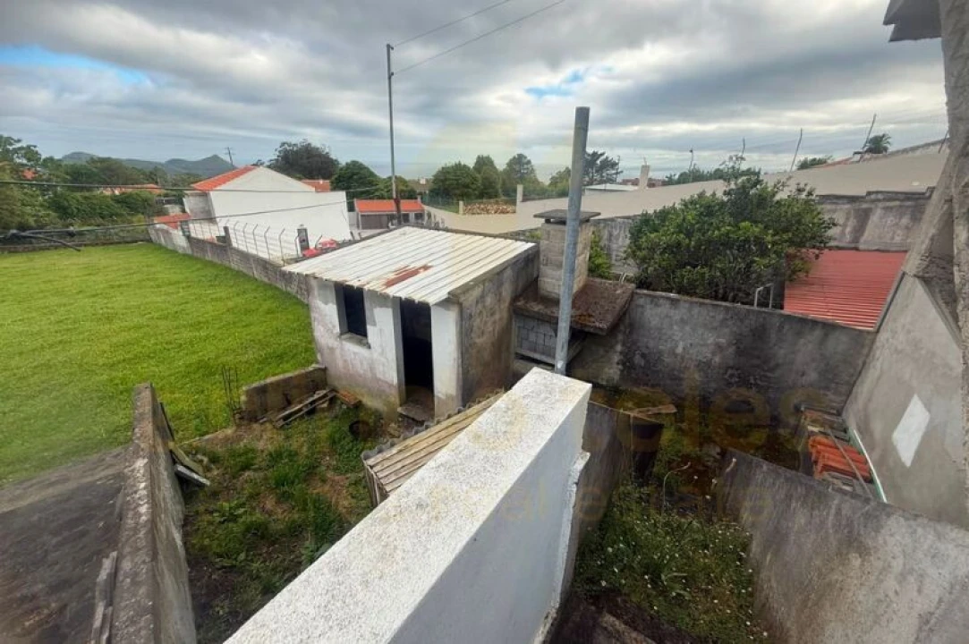 Moradia T4 para Venda em Posto Santo Foto 23