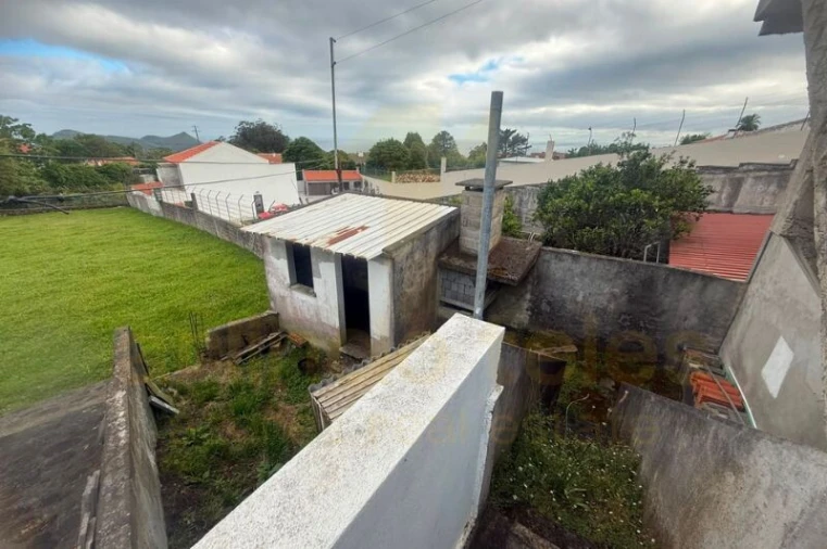 Moradia T4 para Venda em Posto Santo Foto 23