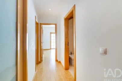 Apartamento T2 para Arrendamento em Carcavelos e Parede