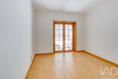 Apartamento T2 para Arrendamento em Carcavelos e Parede
