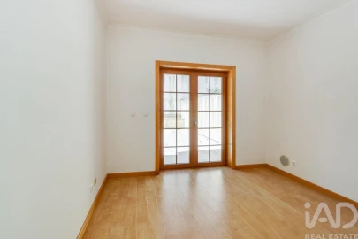 Apartamento T2 para Arrendamento em Carcavelos e Parede
