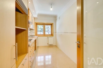 Apartamento T2 para Arrendamento em Carcavelos e Parede