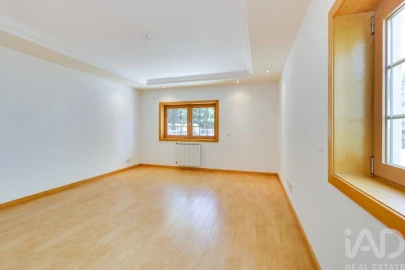 Apartamento T2 para Arrendamento em Carcavelos e Parede