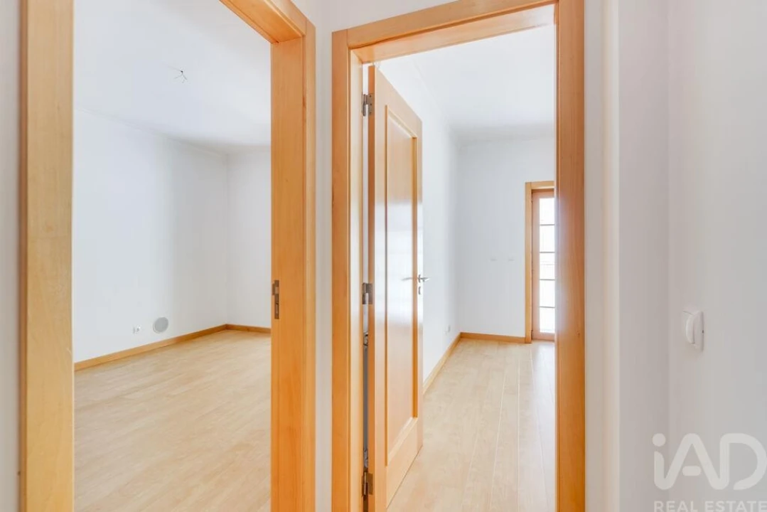 Apartamento T2 para Arrendamento em Carcavelos e Parede Foto 12