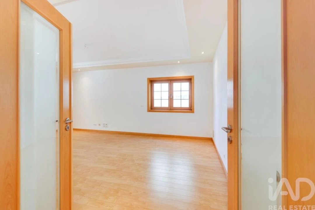 Apartamento T2 para Arrendamento em Carcavelos e Parede Foto 5