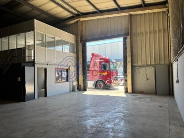 Armazém para Arrendamento em Vila Nova da Telha