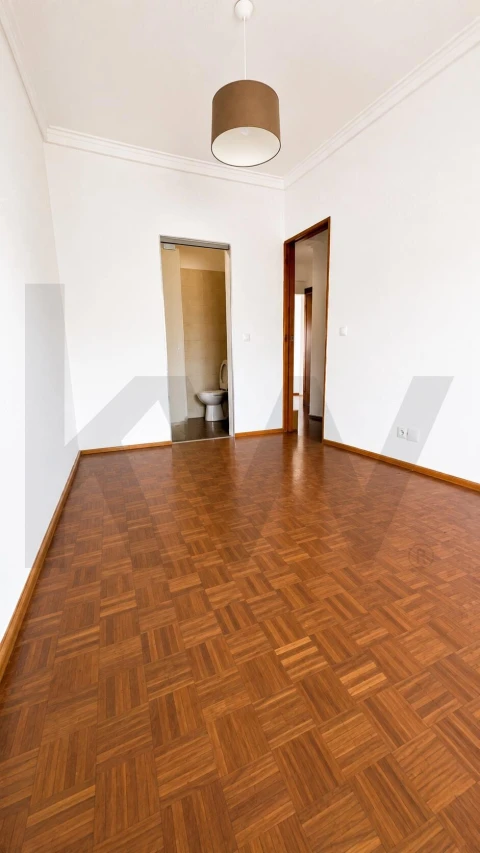Apartamento T3 para Arrendamento em Areeiro