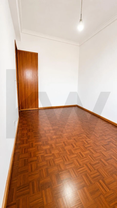 Apartamento T3 para Arrendamento em Areeiro