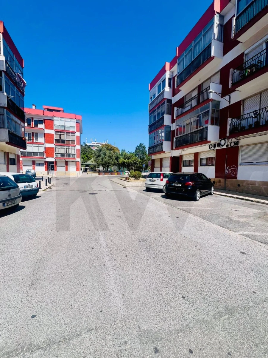Apartamento T2 para Venda em Algueirão-Mem Martins Foto 3