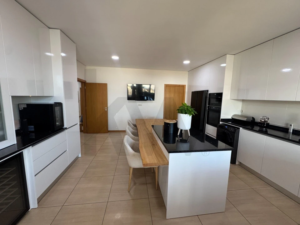 Apartamento T4 para Venda em Viseu Foto 8