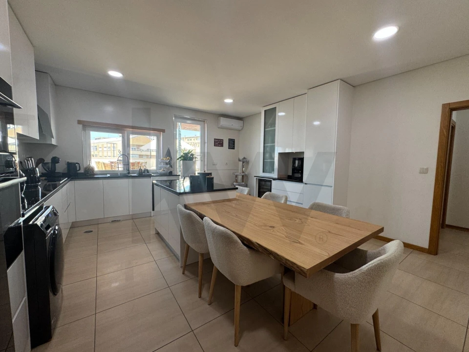 Apartamento T4 para Venda em Viseu Foto 11