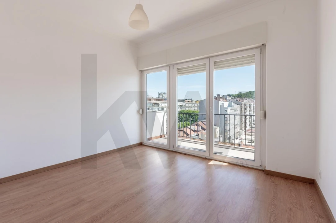Apartamento T4 para Venda em São Domingos de Benfica Foto 5