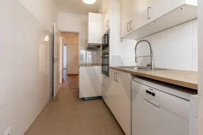 Apartamento T4 para Venda em São Domingos de Benfica