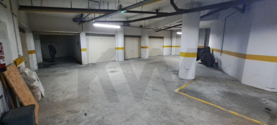 Garagem para Arrendamento em Rio de Mouro Foto 8
