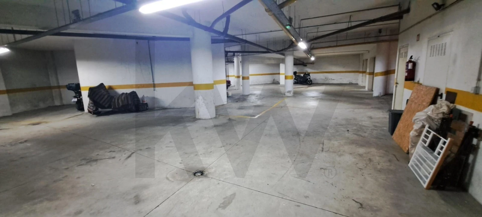 Garagem para Arrendamento em Rio de Mouro Foto 5