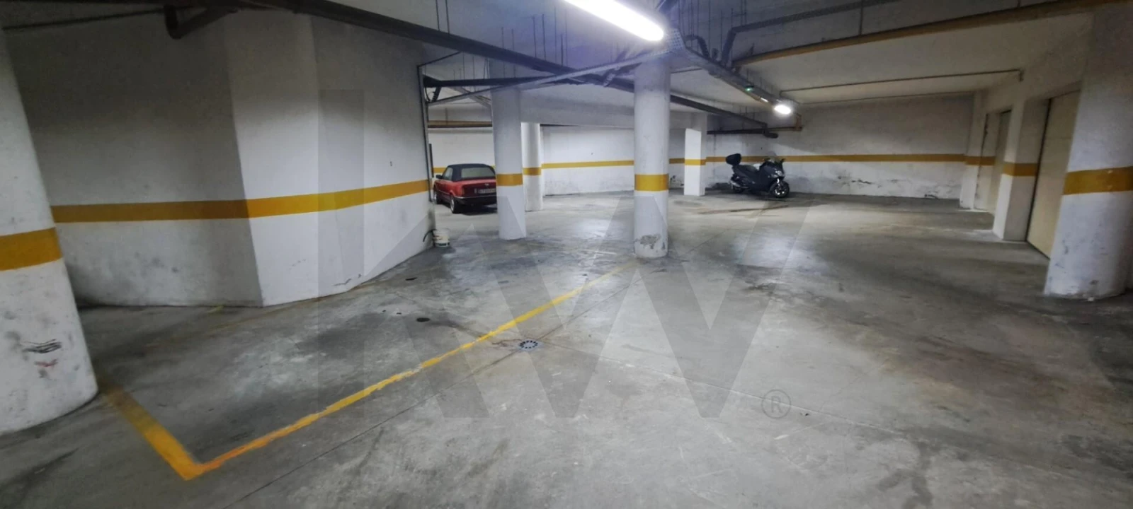 Garagem para Arrendamento em Rio de Mouro Foto 3