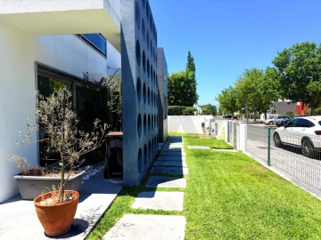 Moradia T5 para Venda em Santo Antonio da Charneca
